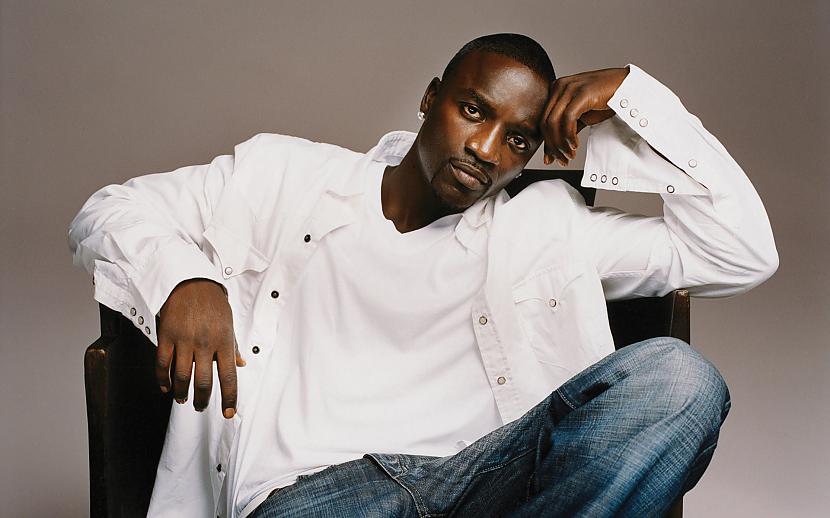Akons atklāja dziedātāju Lady... Autors: BLACK HEART interesanti fakti par slavenībām!!