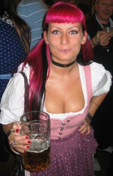  Autors: Colonel Meow Oktoberfest meitenes 2012