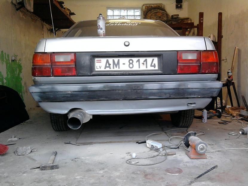 Āizmugurē bamperis bija arī... Autors: Fosilija Audi 100 type44