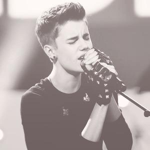 miersnbsp Autors: Fosilija Justin Bieber - U Got It Bad / Because of You - LIVE @