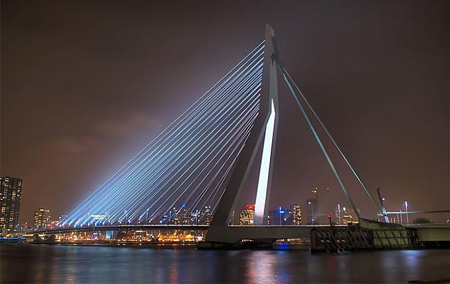 Erasmusbrug Nīderlande ir... Autors: Chubijs Populārākie tilti pasaulē.