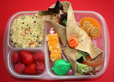Kuskusa salāti kebabs zemenes... Autors: sfinksa Idejas pusdienu vai uzkodu kastītēm