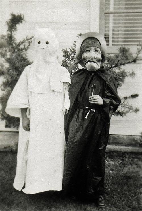  Autors: ZiggaZagga Halloween tērpi XX gadsimta vidū