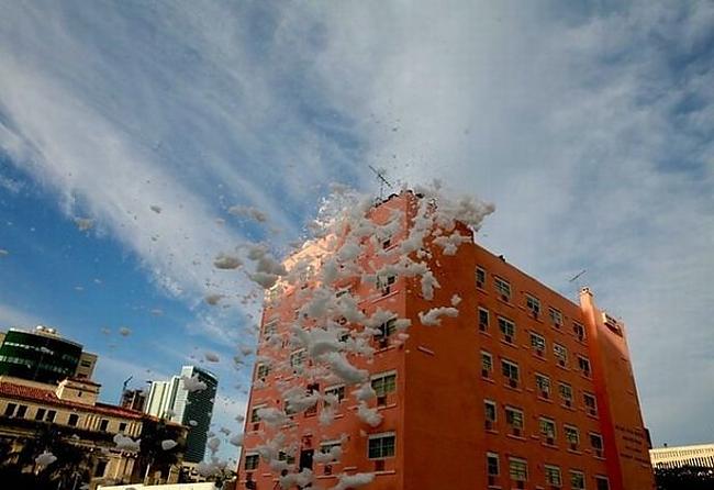  Autors: ORGAZMO Pilsēta pilna ar putām.