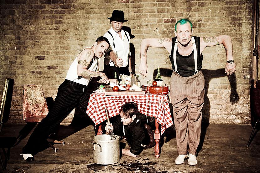 Protams jaunajai grupai bija... Autors: BlenderisLV Red Hot Chili Peppers jeb RHCP