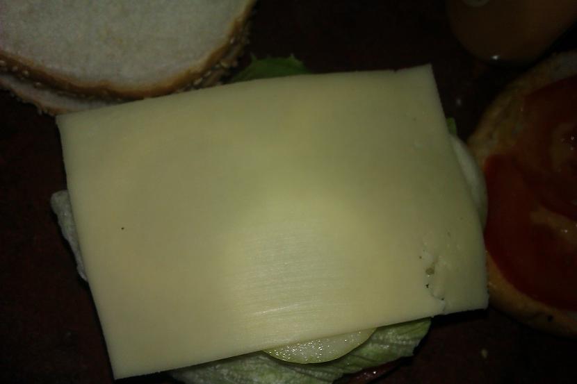 un salātiem pa virsu sieru Autors: Soul Eater Studentu burgers