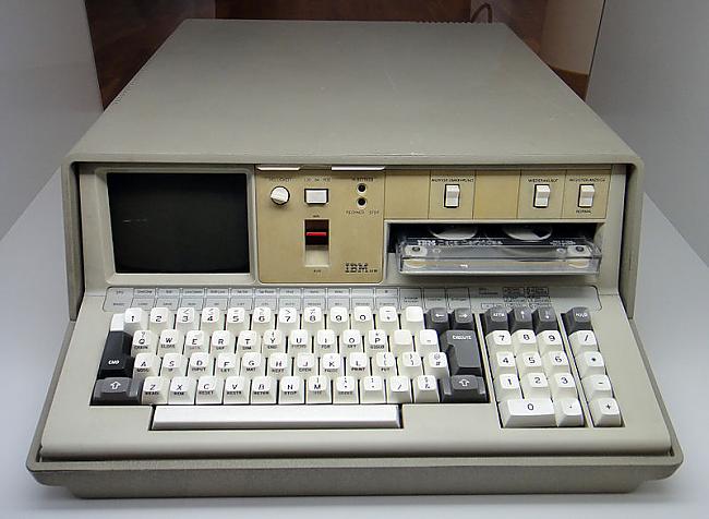 Pirmais laptops  IBM 5100... Autors: RECIDĪVISTS Tehnikas vēsture