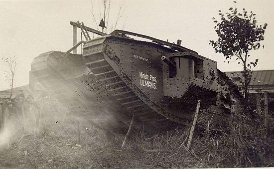 Mark V tanks Ministru... Autors: sliipetais Latvijas armija fotogrāfijās(1920.g-1940.g.)