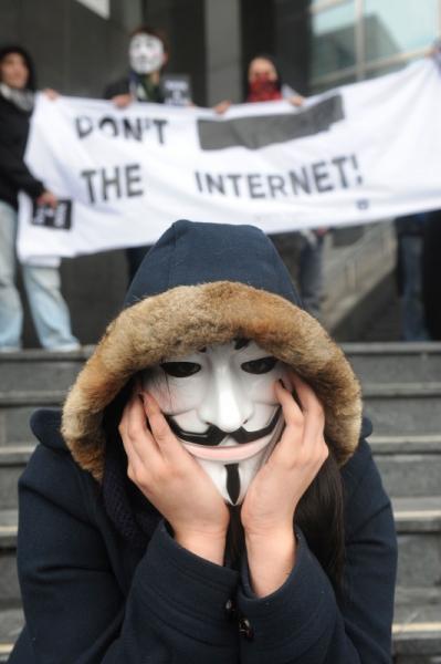 Anonymous  cīnās par cilvēku... Autors: R1DZ1N1EKS 13 pasaules bīstamākie cilvēki.