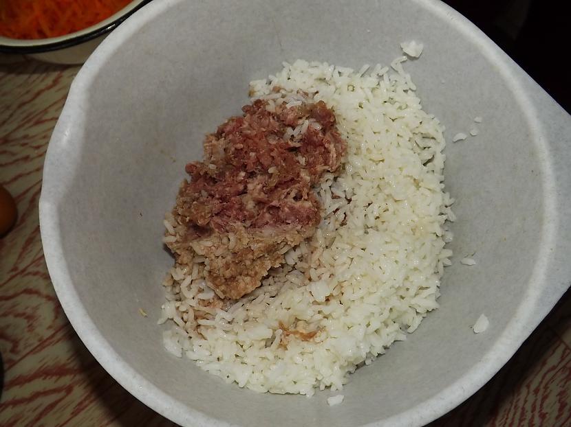 Sajaucam malto gaļu ar rīsiem Autors: Maizīīte Gaļas bumbiņas mērcītē.