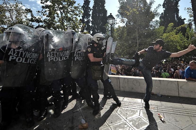Protesti Grieķijas ielās Autors: luvazhels Spēcīgi Foto no 2012. gada