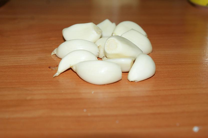 Samizo ķiplokus priekscaron... Autors: zlovegood Iespējams, labākais veids, kā pagatavot ceptus kartupeļus