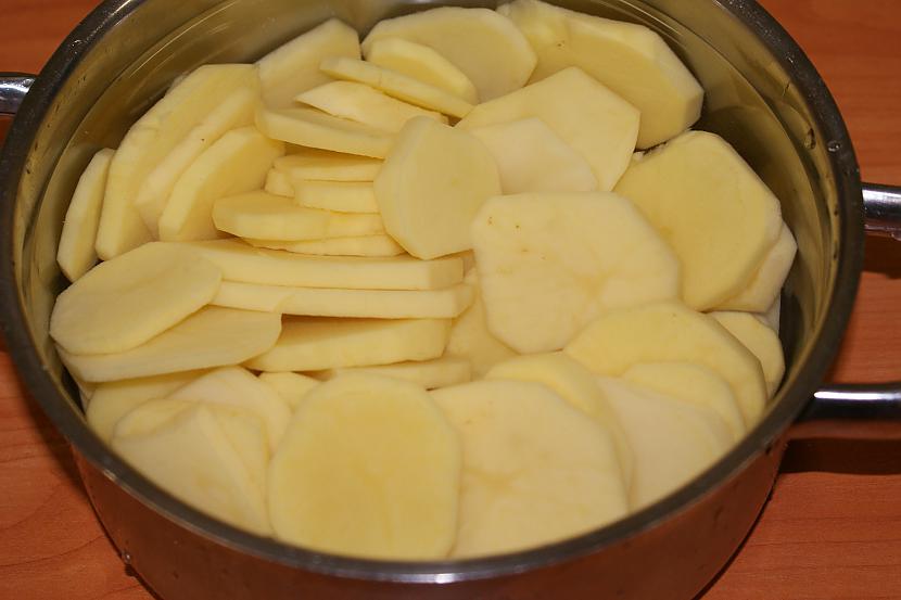 Pēc tam scarono ūdeni skalo... Autors: zlovegood Kartupeļu sacepums ar gaļu (bez Maggi utml.)