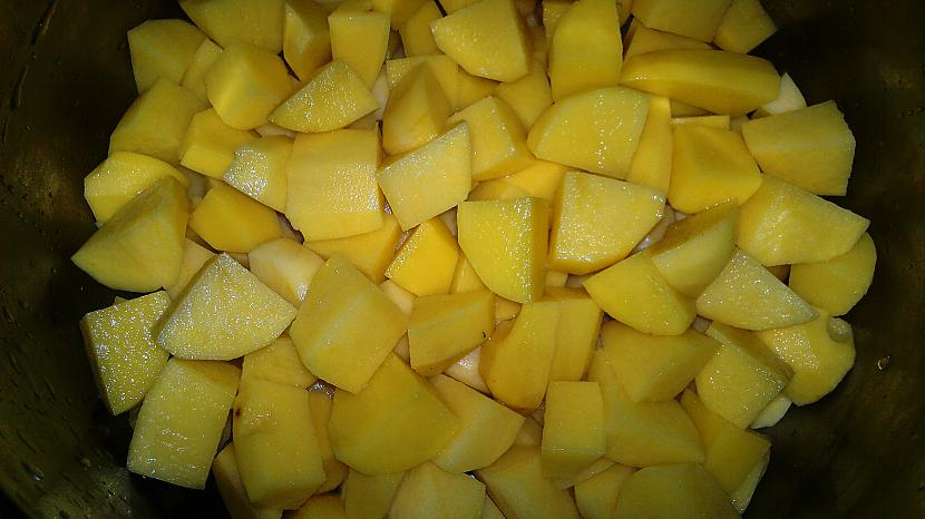Nomizojam kartupeļus un... Autors: Ragnars Lodbroks Šitamais ir varen smeķīgs paēdiens