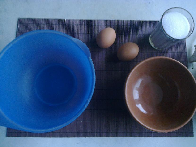 Viss vajadzīgais 2 olas 200 ml... Autors: daimonda Bezē - Kūst uz mēles!