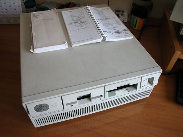 Un tad astotās klases beigās... Autors: sliipetais Mans pirmais dators un pirmā piekļuve internetam...