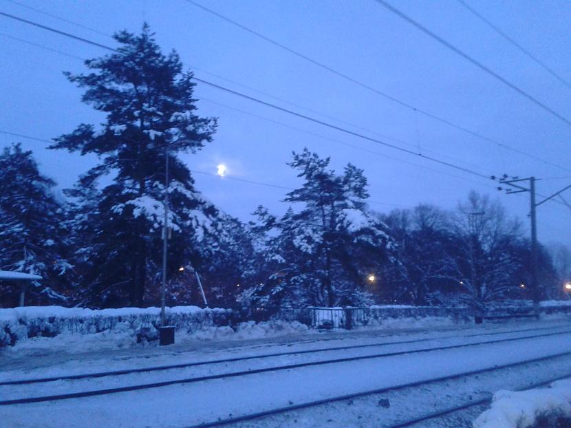 Mēness caur mākoņiem Lielupes... Autors: Xinjsh Velopastaiga 3 - Winter edition