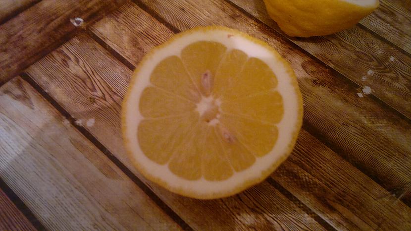 Paņemam citronu pārgriežam uz... Autors: Ragnars Lodbroks Gardi vistas šķiņķīši