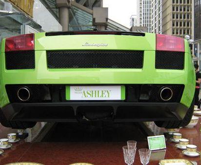  Autors: MONTANNA Lamborghini turās  uz porcelāna krūzītēm