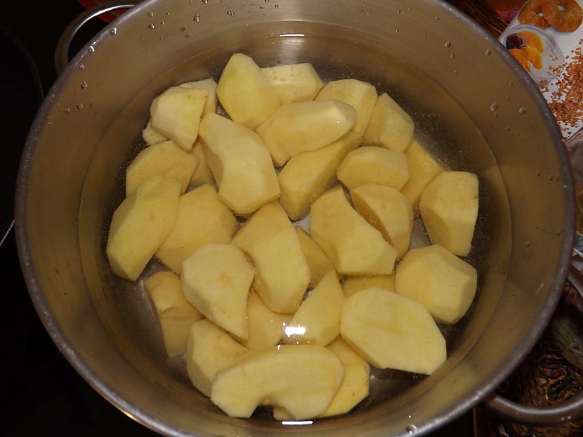 Samizojam kartupelīscaronus... Autors: Maizīīte Mākoņains, gaidāms kotlešu lietus