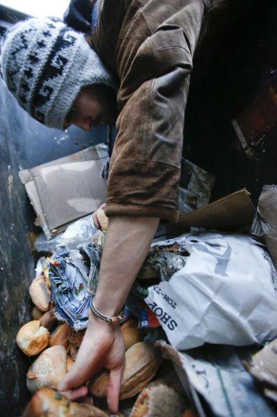  Autors: MJ Viņi pārtiek no atkritumiem