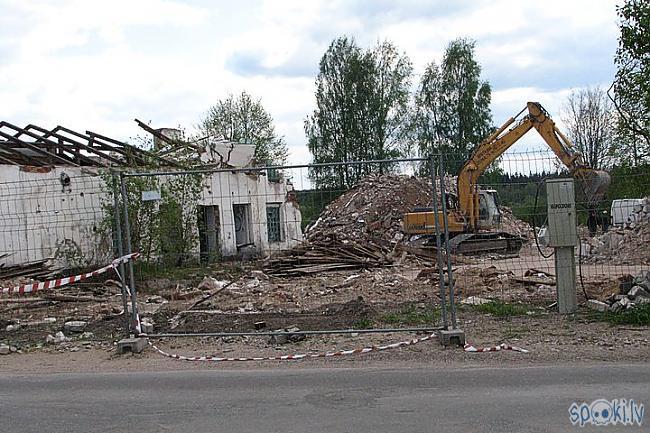 Nūtrija sēdēja pretī... Autors: Fosilija No grausta uz veikalu