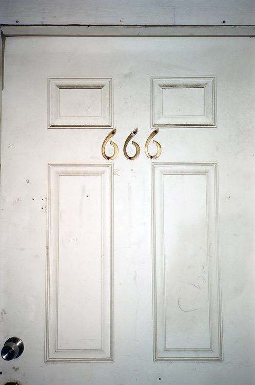  Autors: NopeGoAway Door 666
