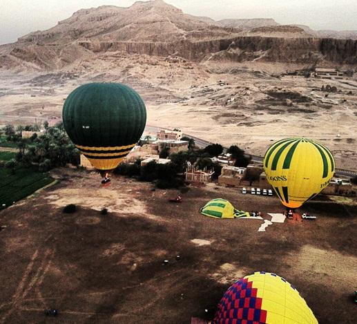 Autors: pasadoble Traģēdija ĒĢIPTĒ! . 300 metru augstumā aizdegas gaisa balons