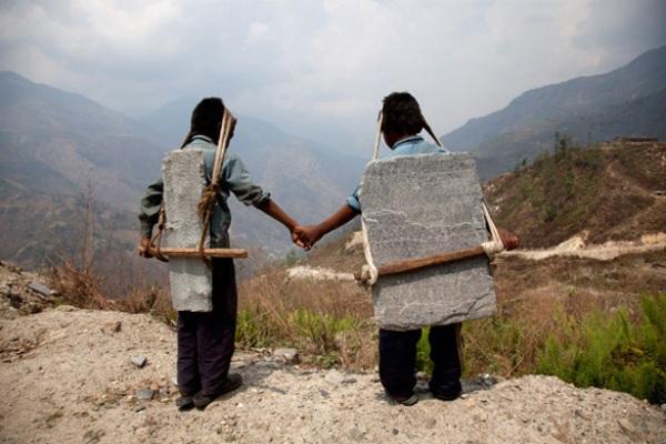 Himalajos es sastapu bērnus... Autors: Ze Zebiekste Mūsdienu verdzība - baisā realitāte