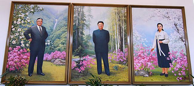 Ikonostass ar smaidīgi laimīgo... Autors: Raziels Ziemeļkoreja, kāda tā ir
