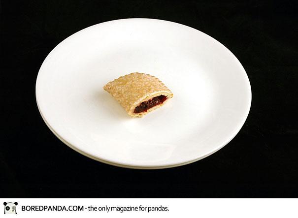 Melleņu pīrāgs 56 grami  197... Autors: apalepeks Kā dažādos ēdienos izskatās 200 kalorijas?