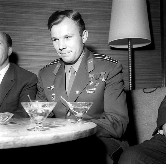 Kad kļuva slavens kā pilmais... Autors: KaifLaifers Gagarina foto iz dzīves..