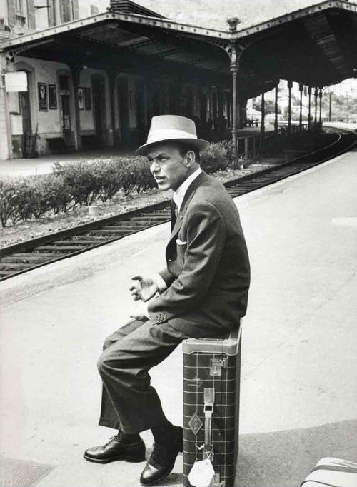 Franks Sinatra gaida vilcienu Autors: Tontolis Vēsturiskas bildes