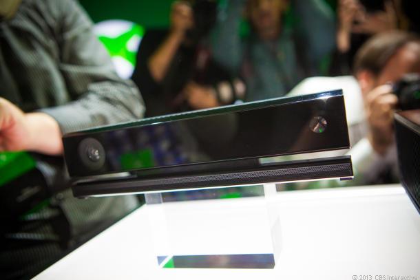Kustību sensoriLīdzās ar... Autors: kaamis Xbox One vs. PlayStation 4