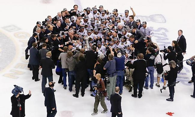 Zvaigznes Autors: Hokeja Blogs Foto: Čikāgas “Blackhawks” svin Stenlija kausa iegūšanu