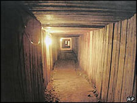 360 pēdas garais narkotiku... Autors: Fosilija Izcilāko zādzību tuneļi