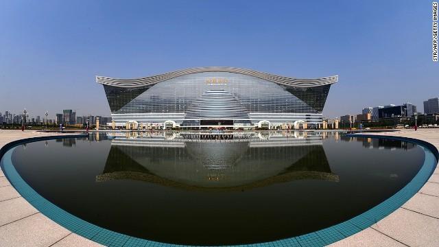 Tā ir 500 metrus gara 400... Autors: ghospel Pasaulē lielākā ēka ir atvērta. Atkal uzvar Ķīna.