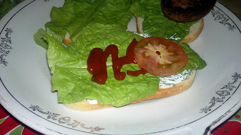 Tad nedaudz tomātu pastasun... Autors: Ragnars Lodbroks Lauku-vasaras burgers...!!!
