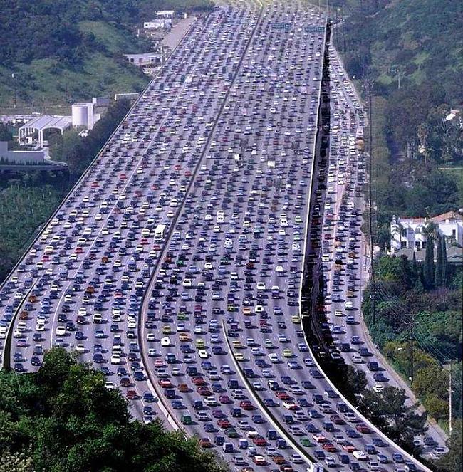 Pasaulē garākais sastrēgums... Autors: Karalis Jānis 21 WTF Fakti. 7 daļa.