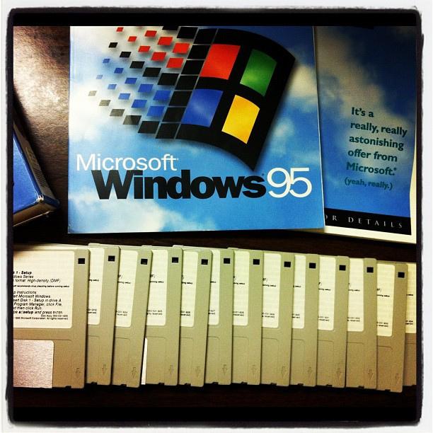 Jaunais Windozis bija dabonams... Autors: Deauth Windows vēsture 6: OS/2 sāk vārguļot : Windows 95!!!