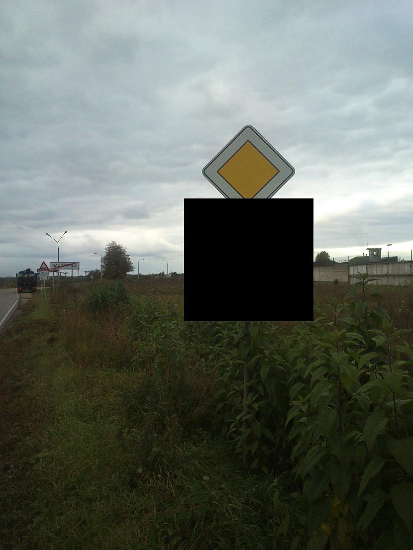  Autors: Arizon Latvijas nelaimīgākā ceļa zīme.