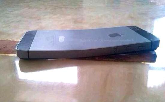 Iepriekscaronējā iPhone 5... Autors: Fosilija iPhone 5S kļuvis līks