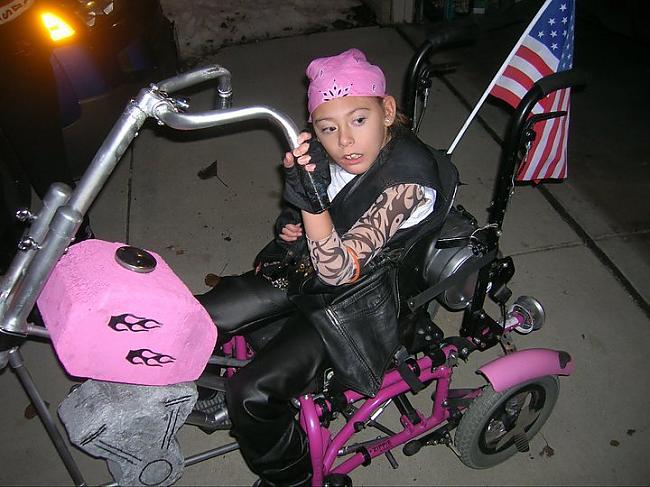 Baikere nbsp2009gadā Autors: Fosilija Pārsteidzoš Helovīnu kostīms 12 gadus vecai meitenei ap ratiņkrēslu.