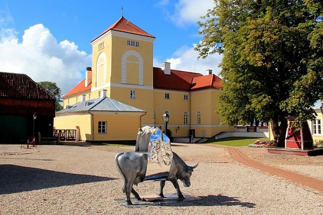 Tagadējās lepnās pils vietā... Autors: Pūcīte10 Latvijas piļu nostāti 2.daļa