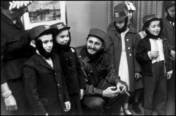 Fidels Kastro ar skolasbērniem... Autors: Sprinteris Vēsturiskas Bildes 3