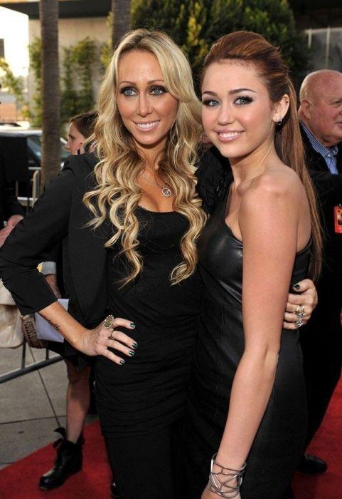Tish Finley Cyrus un Miley... Autors: Deadshot Slavenību bērni kuri līdzīgi savām mammām