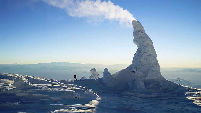 Scaroneit ir redzams vulkāna... Autors: Pasaules iedzīvotājs Brīnumainā pasaule.