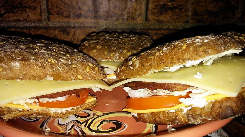 Liekam maizīti visam virsū un... Autors: Ragnars Lodbroks Neierasts burgers