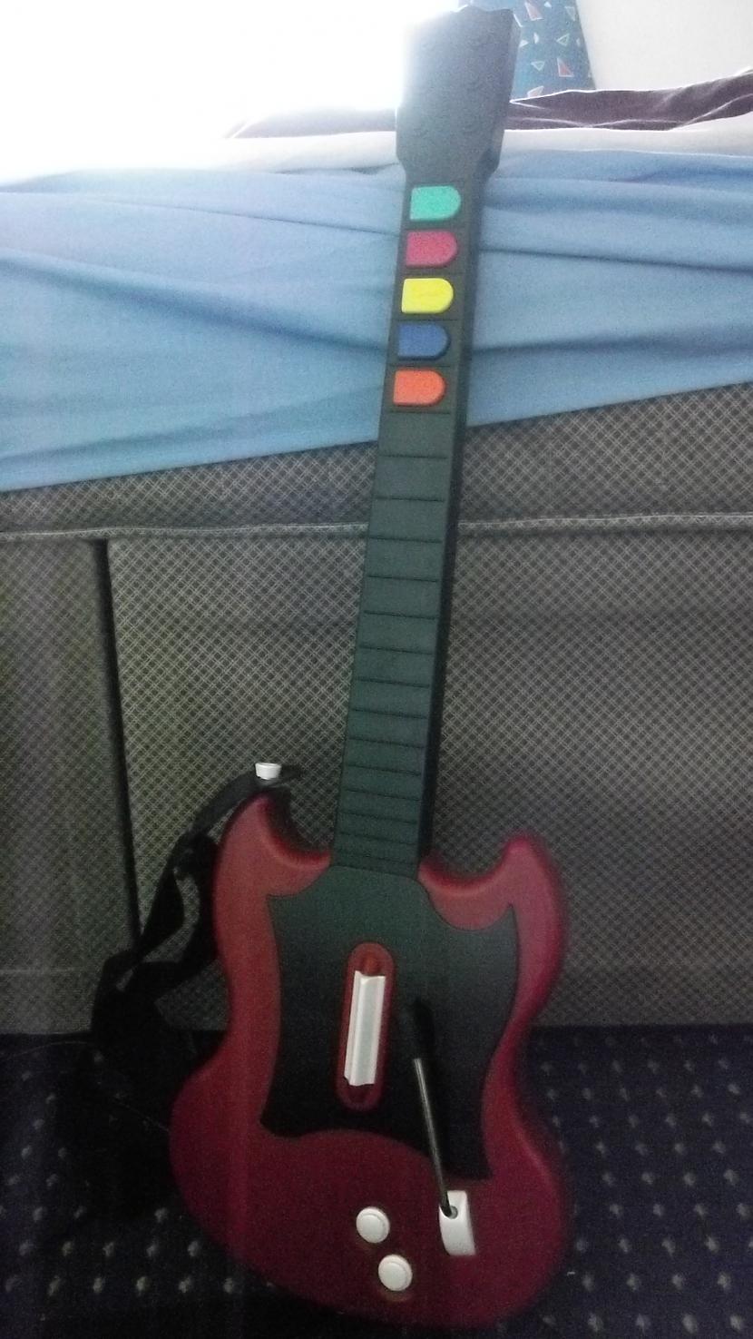 Velviens kontrolieris gitara... Autors: Fosilija PlayStation 2