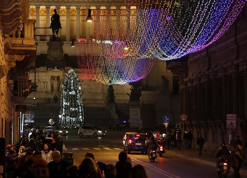 Roma ItālijaZiemassvētku egle... Autors: amonty Ziemassvētki pasaulē